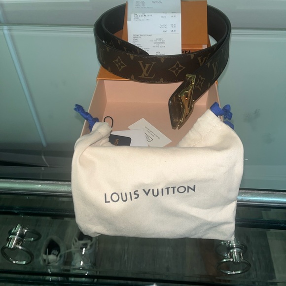 Louis Vuitton 40MM Reversible Belt!! - Picture 5 of 8